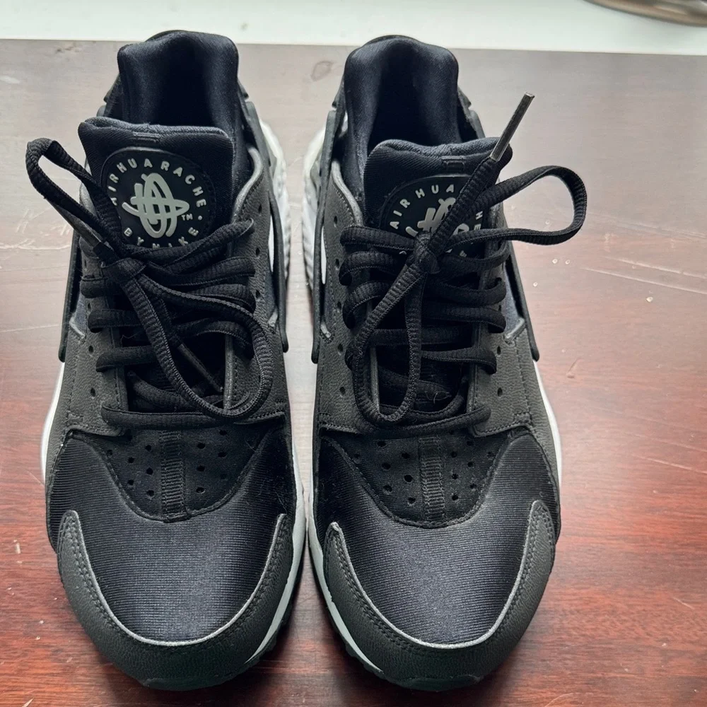 Women’s Nike Air Huaraches - Picture 2 of 8